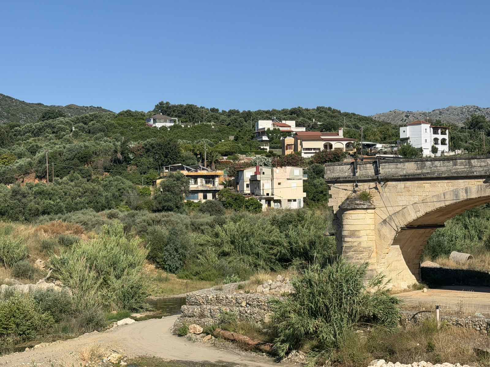 Ερείπια μετά την πτώση της γέφυρας